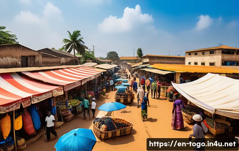 토고에서 바가지 피하는 법 - A vibrant outdoor market scene in Lomé, Togo, bustling with local vendors and shoppers. Stalls displ...
